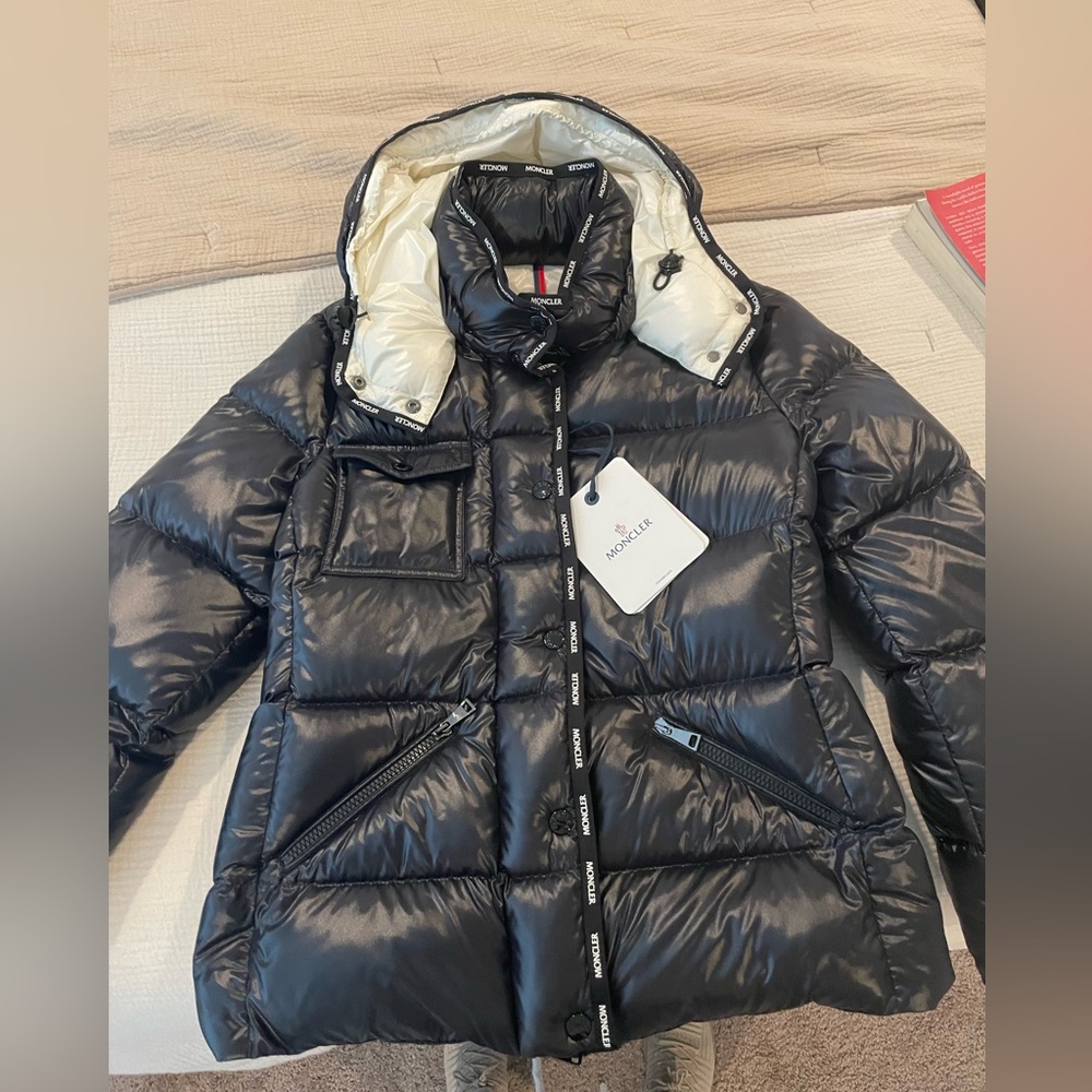 Moncler womans jacket, winter 2022. Black, size 6 US. BRAND NEW WITH TAGS